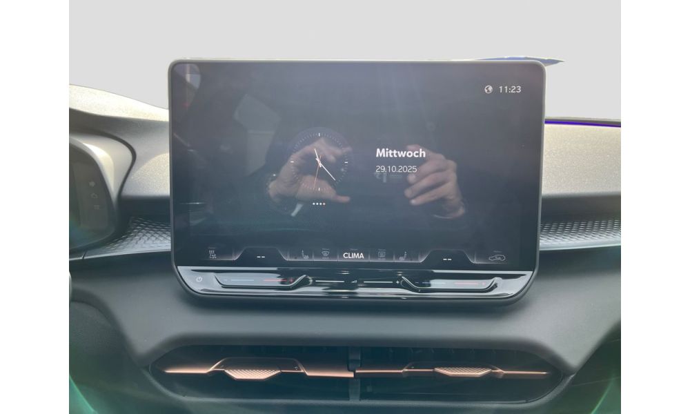 703490