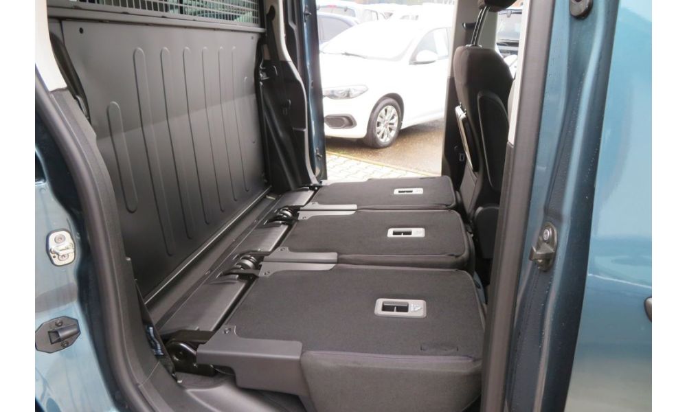 730825