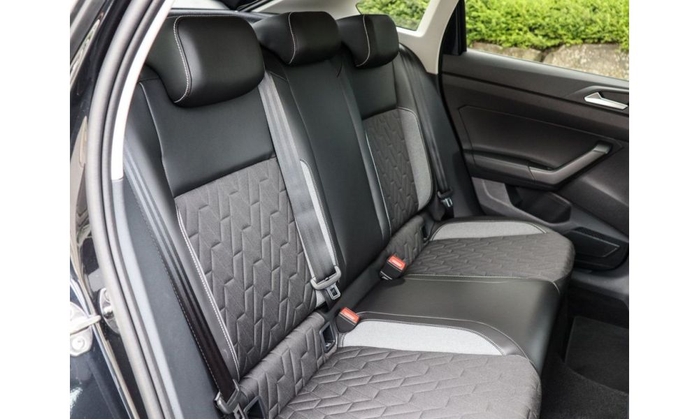 828889