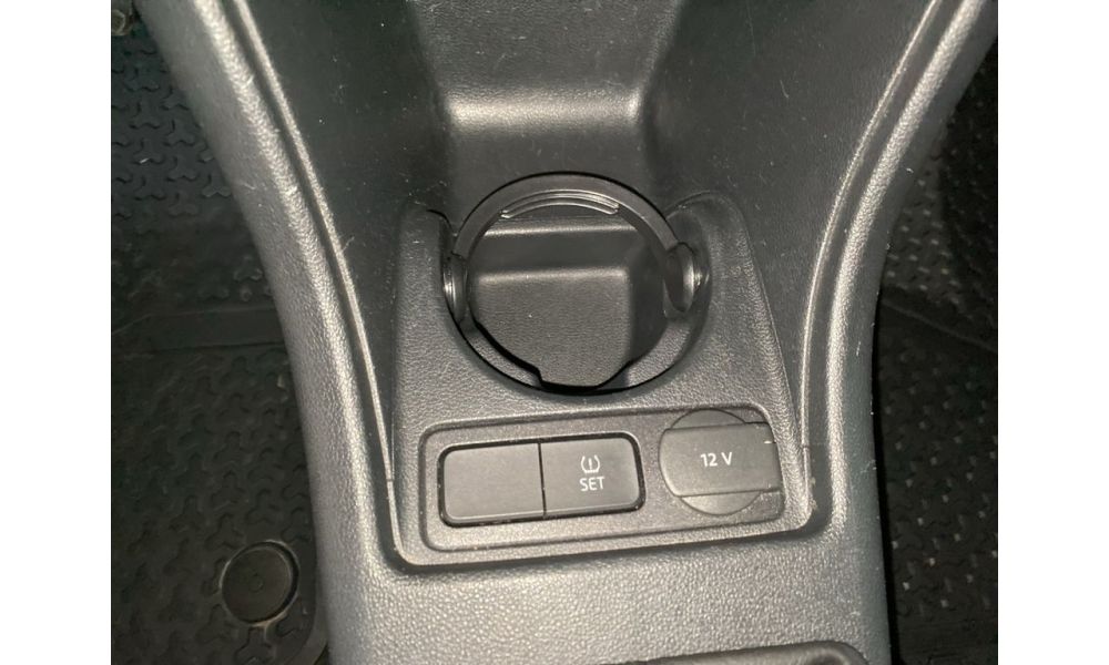 886570