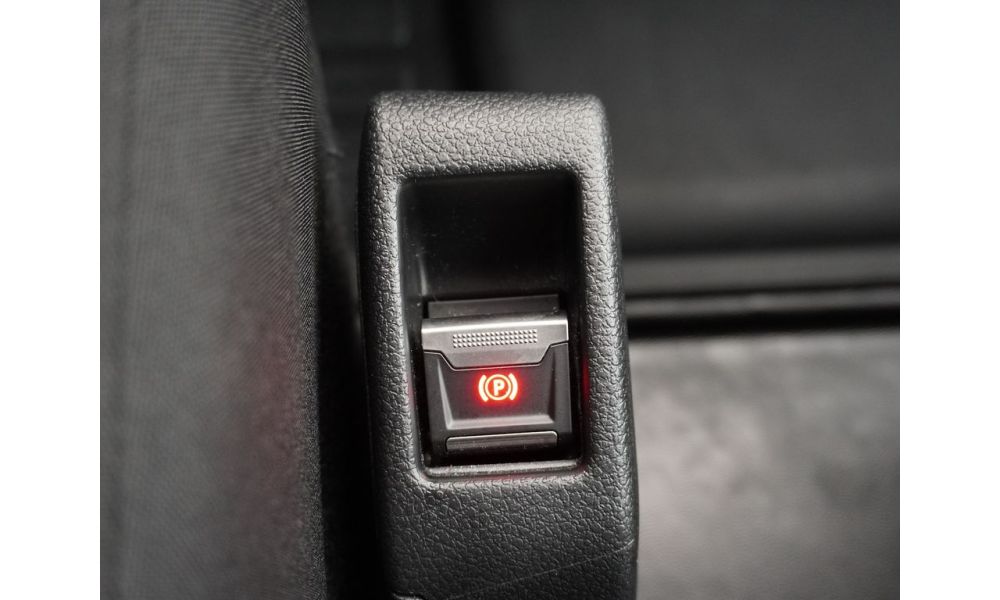 983705