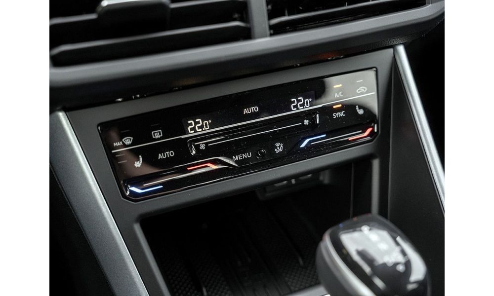 784699