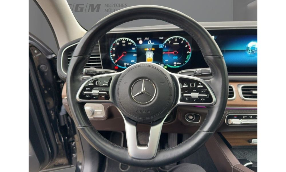 9562