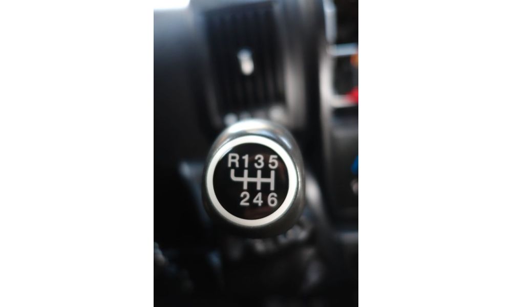853352