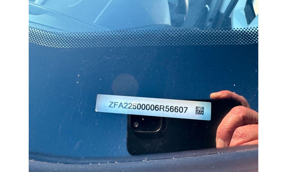 882776
