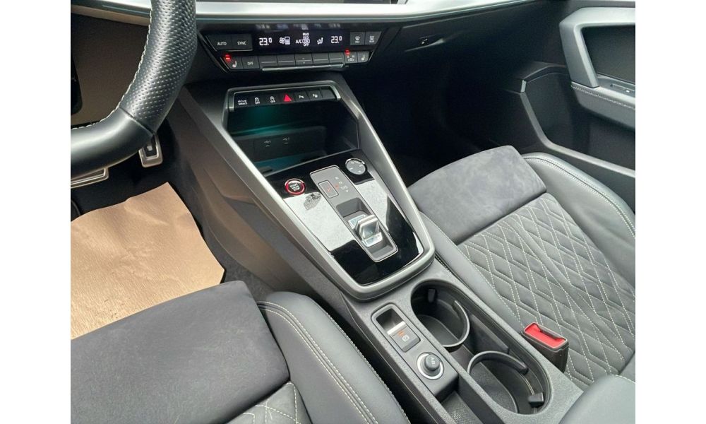 823699
