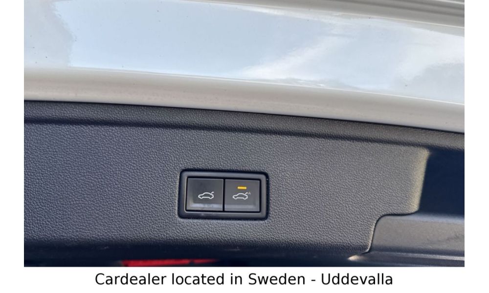 436831