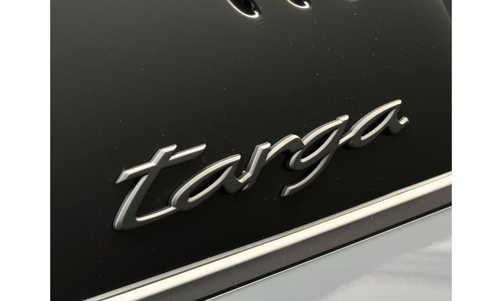 699111
