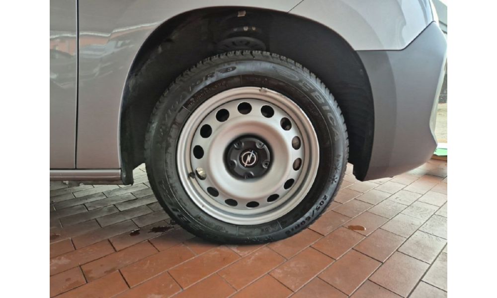 35723