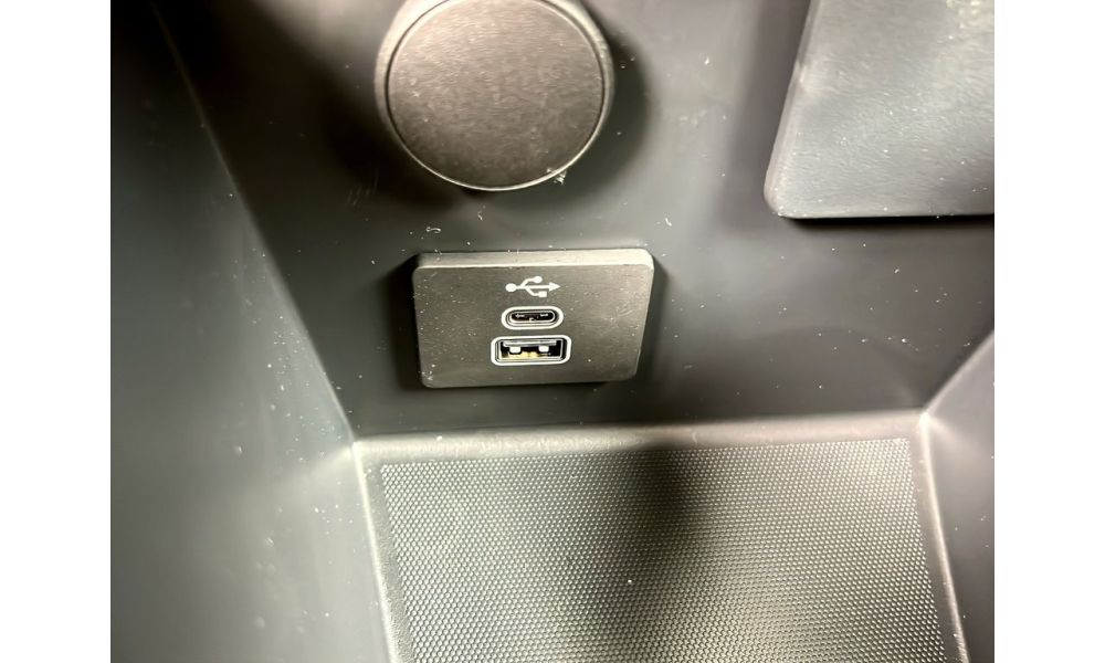 368099
