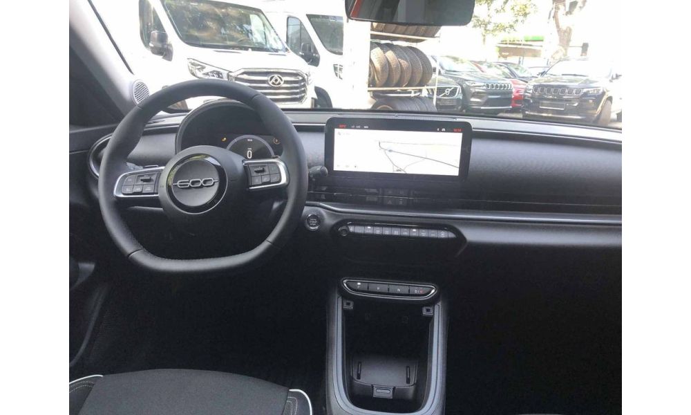 323633