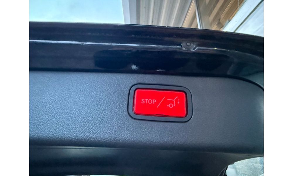 869703