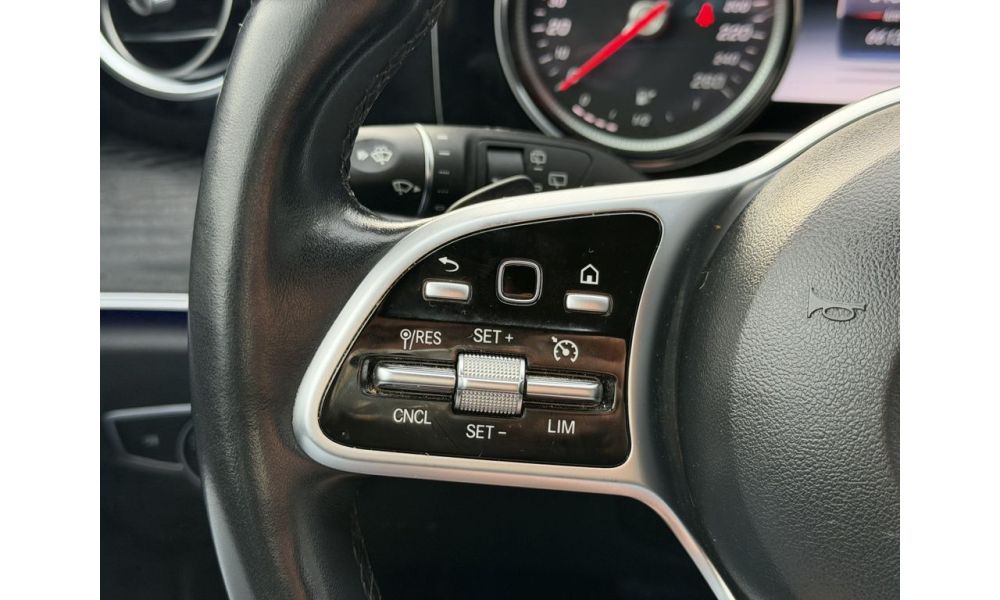 982608