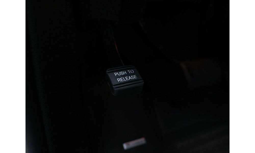266843