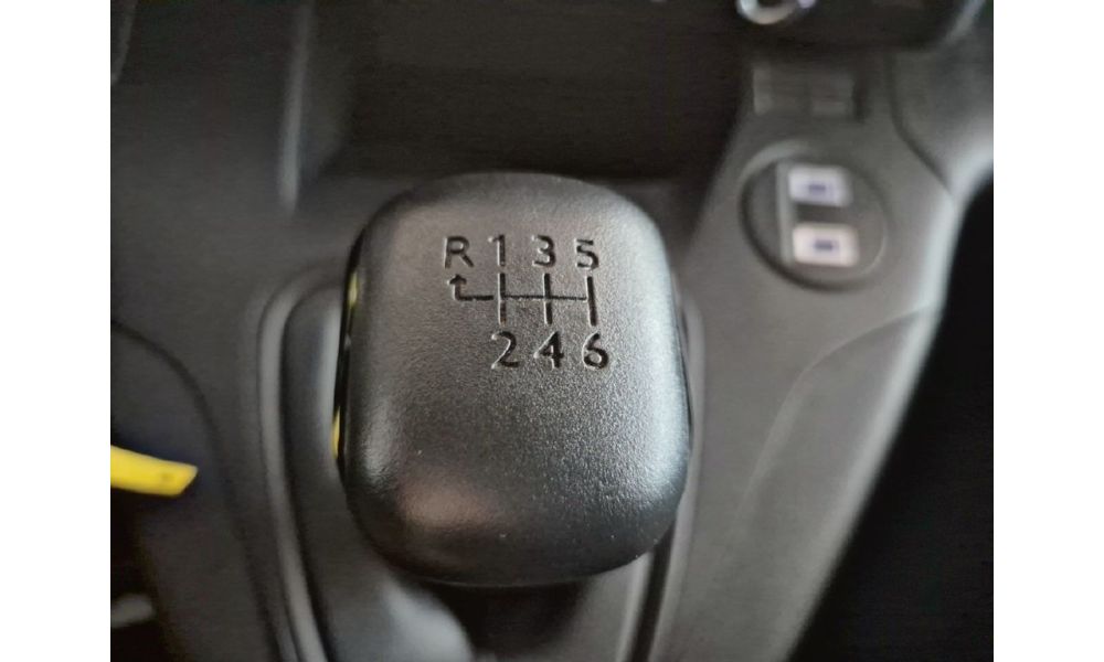 121607