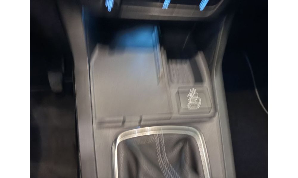 881379