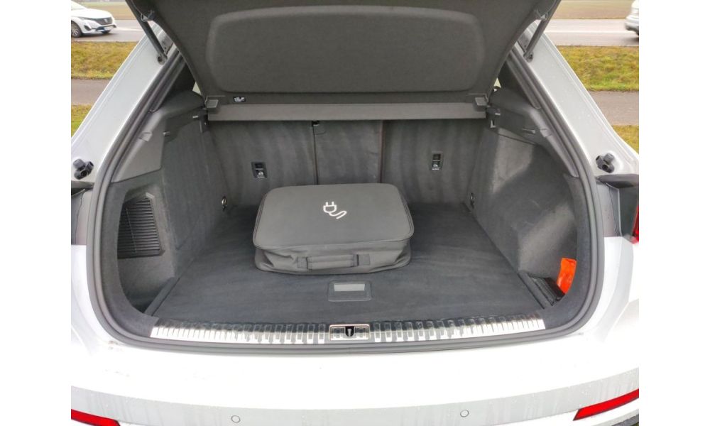 858863