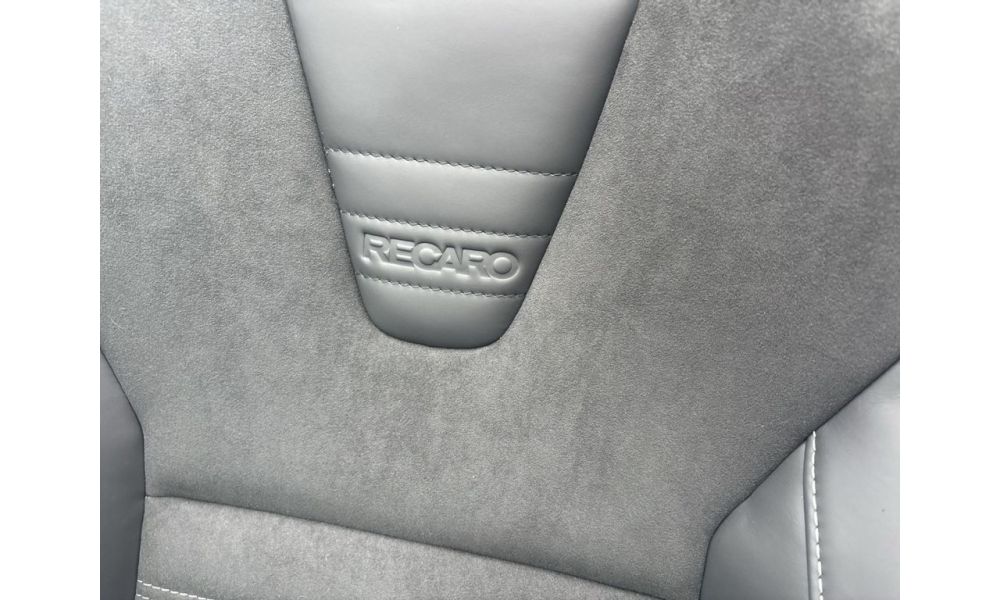 868099