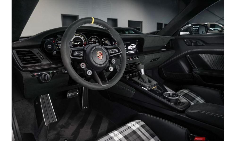 977704