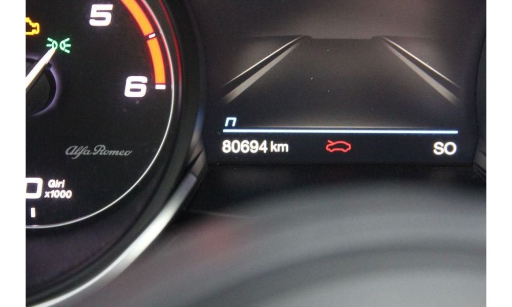 884290