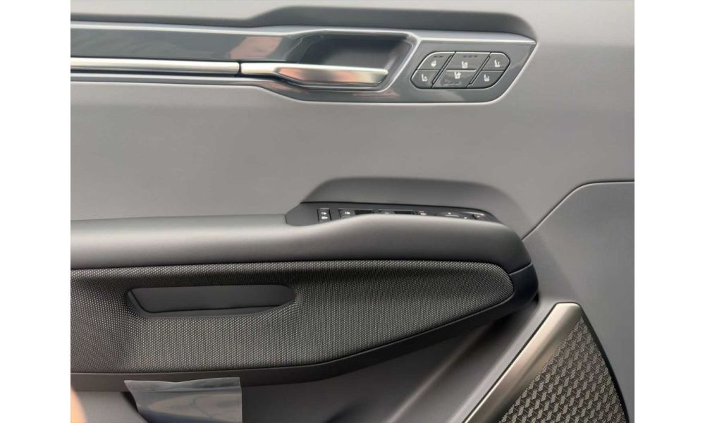 571702