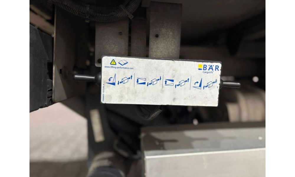 438711
