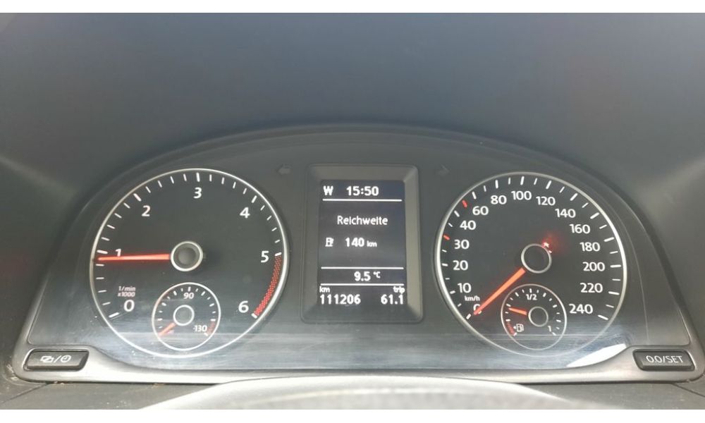 985748