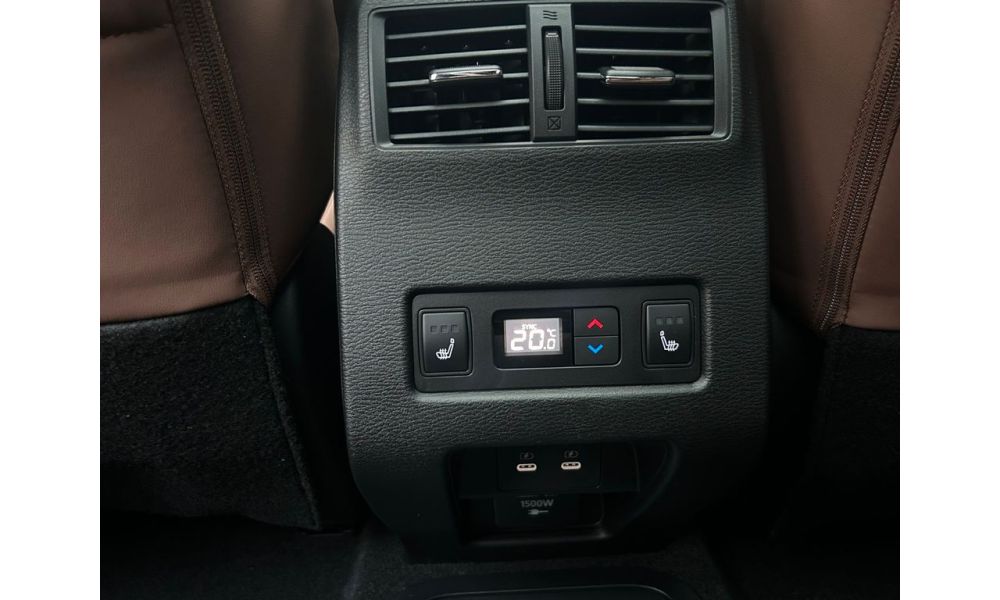 911586
