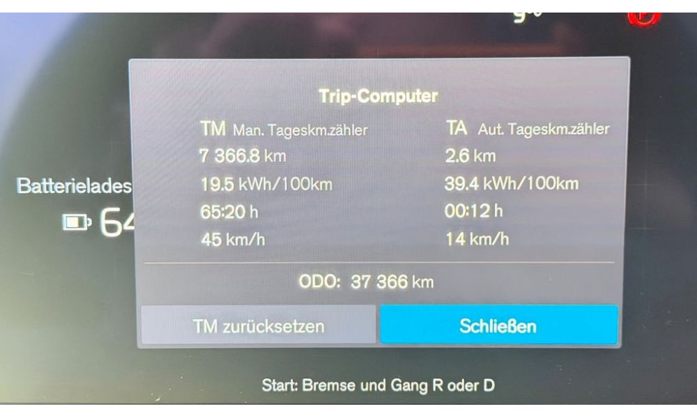 743098