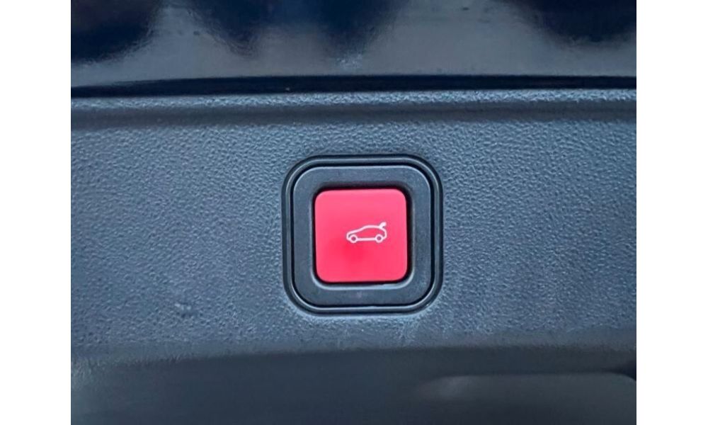 308004