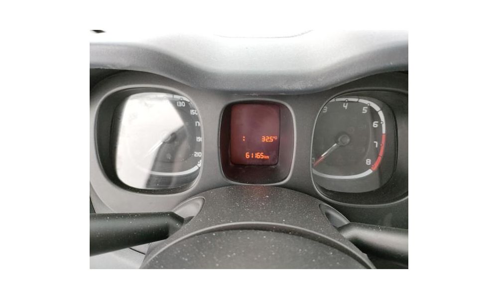 887558