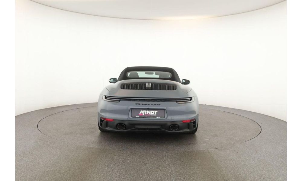 911235