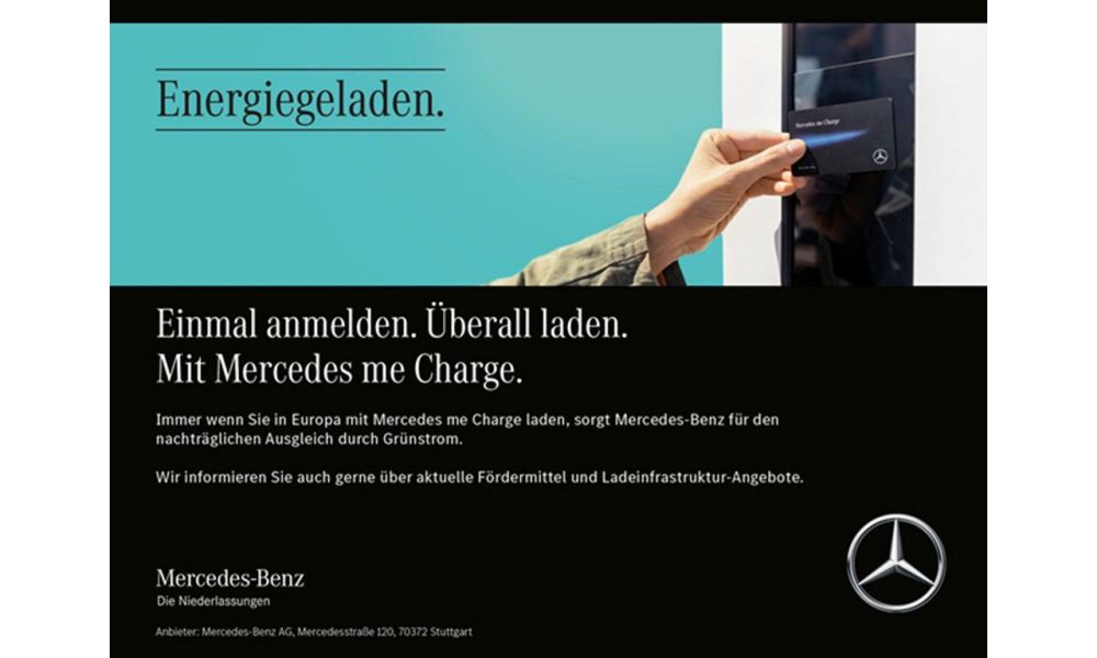 422943
