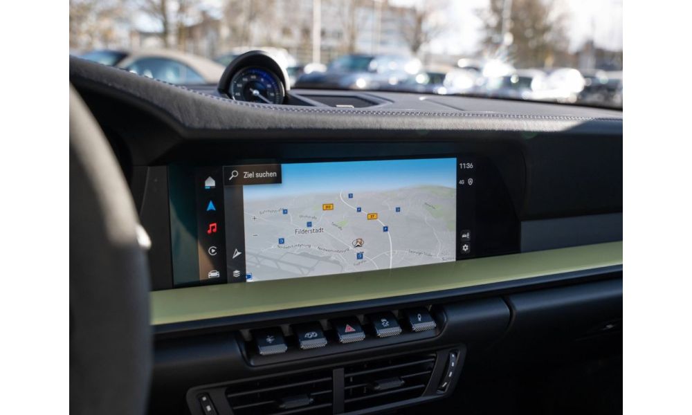 133890