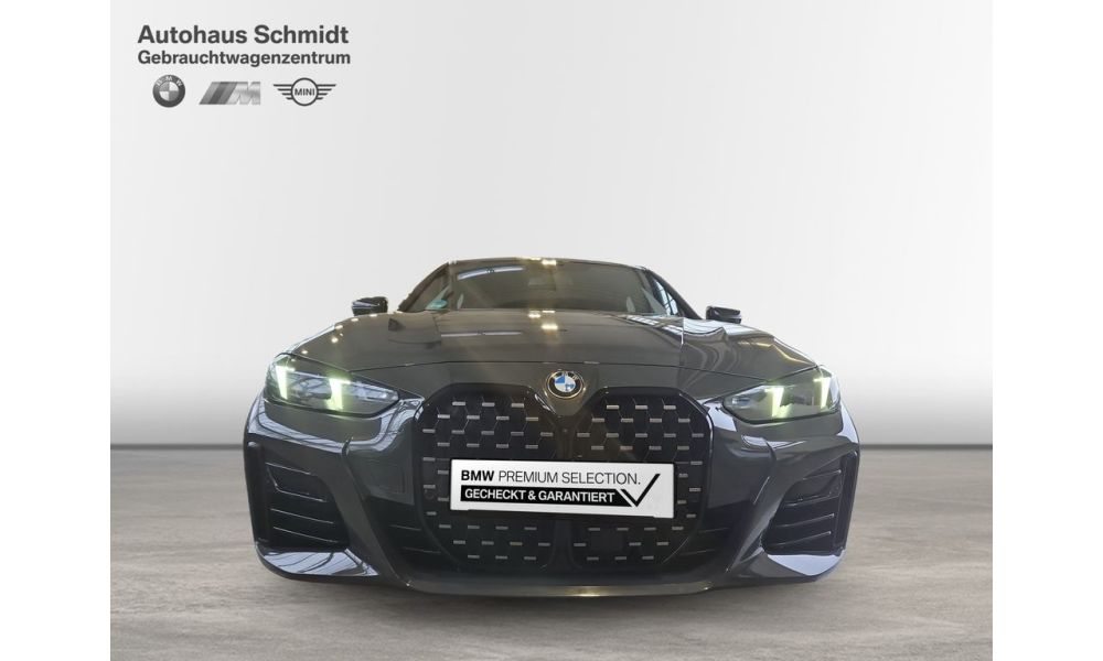 911932
