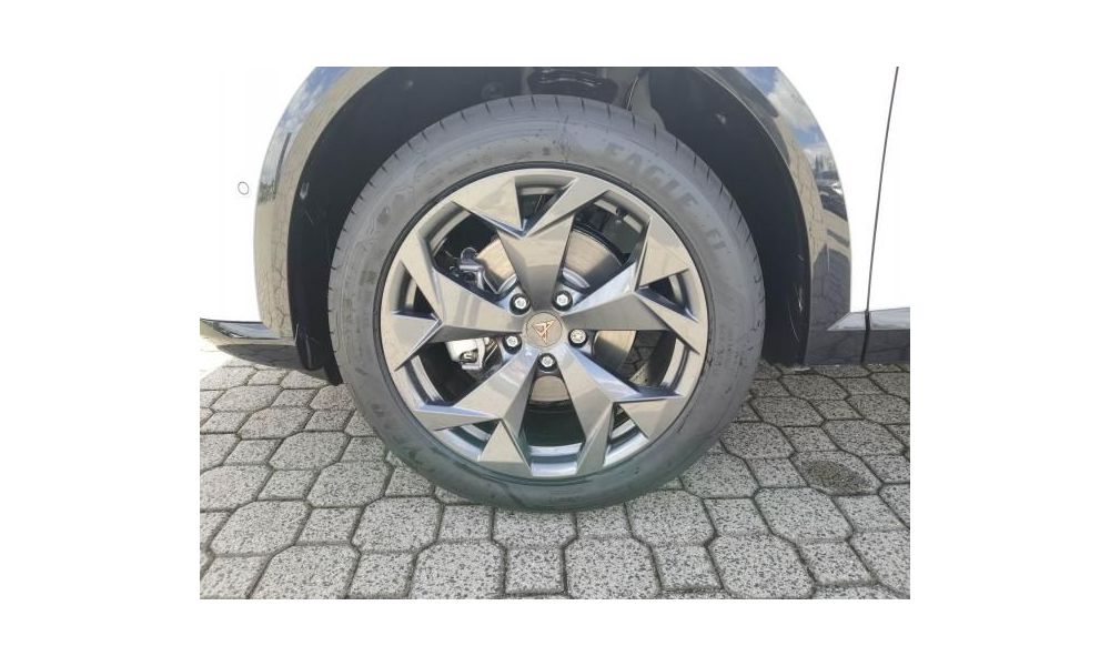 232968