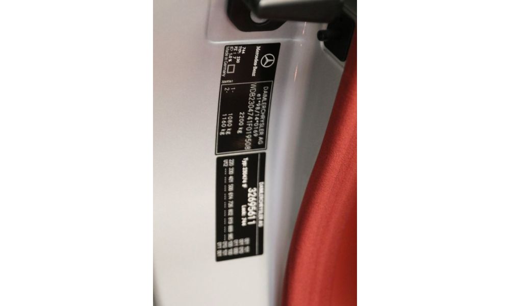 250528