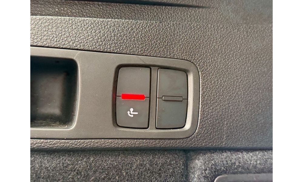 921223