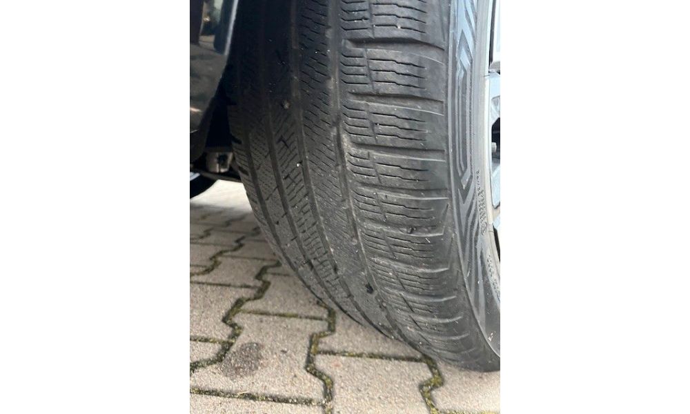 744235
