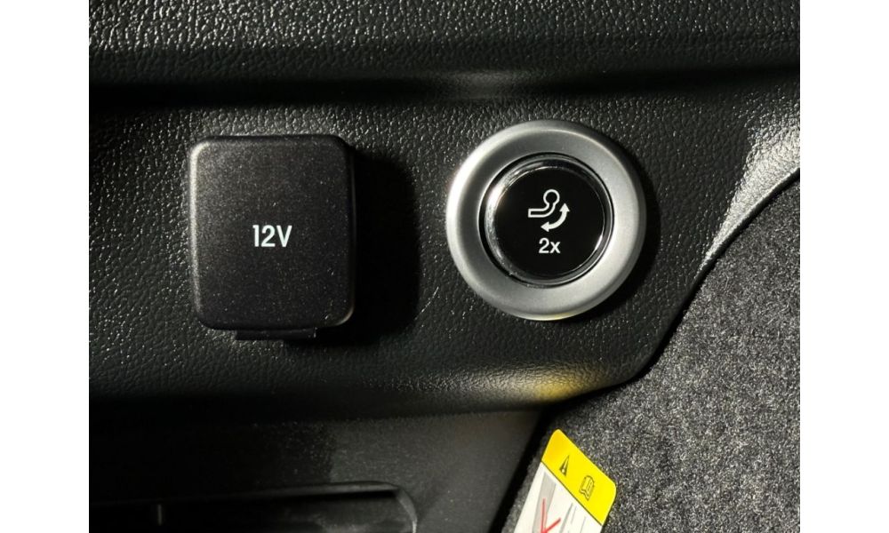 48732