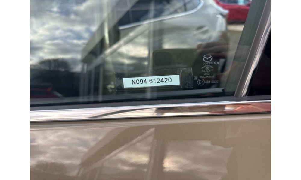 562898