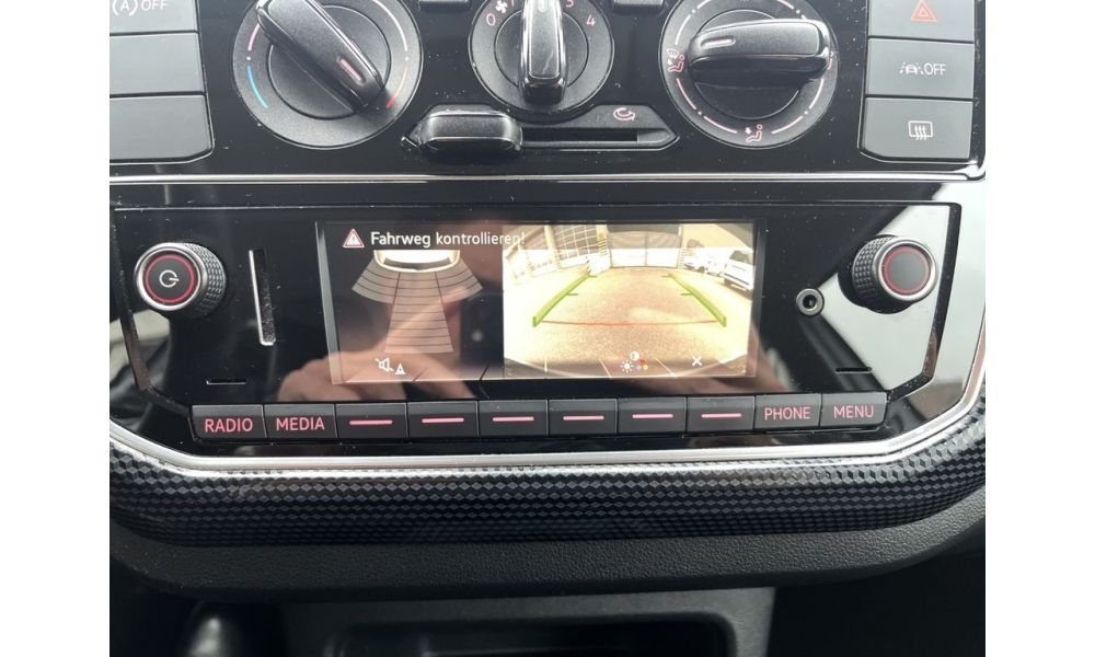 587813