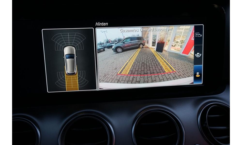 605857