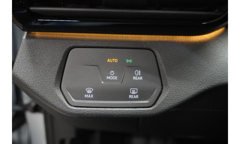 873677