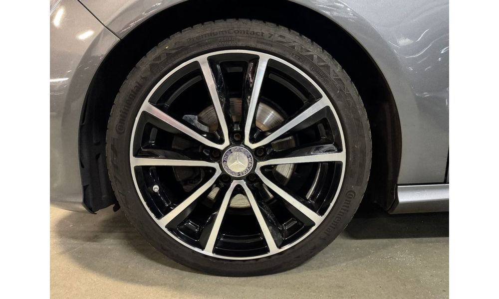 558497