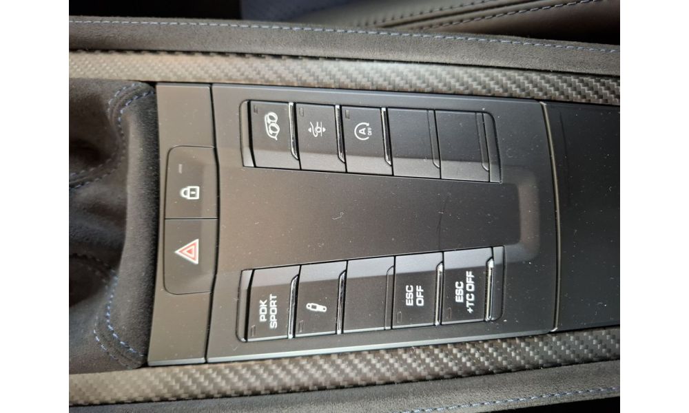 870496