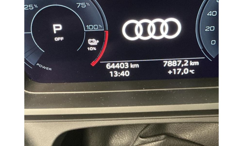 852883