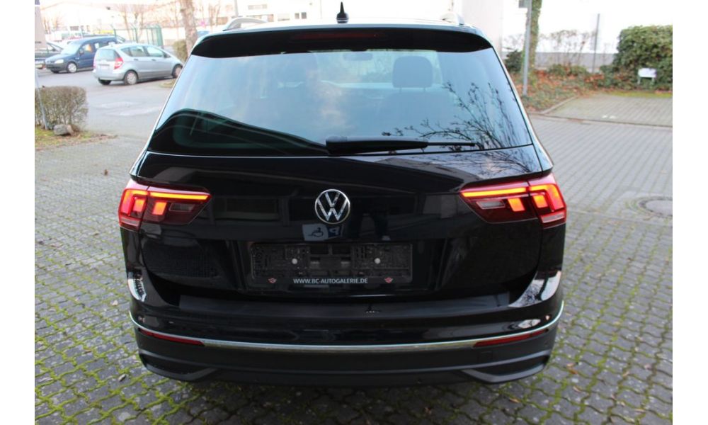 968843