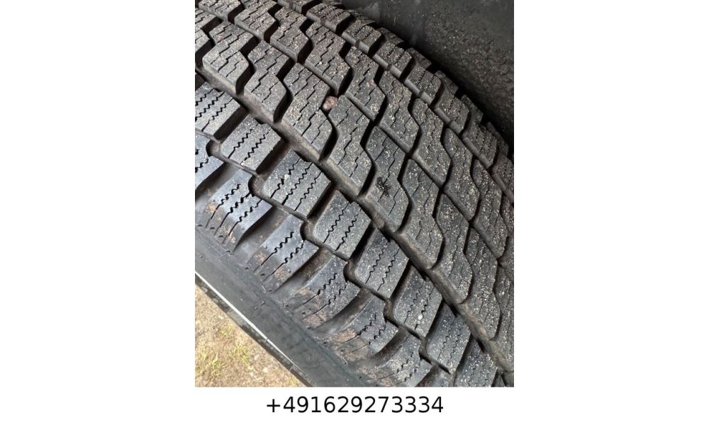 693300