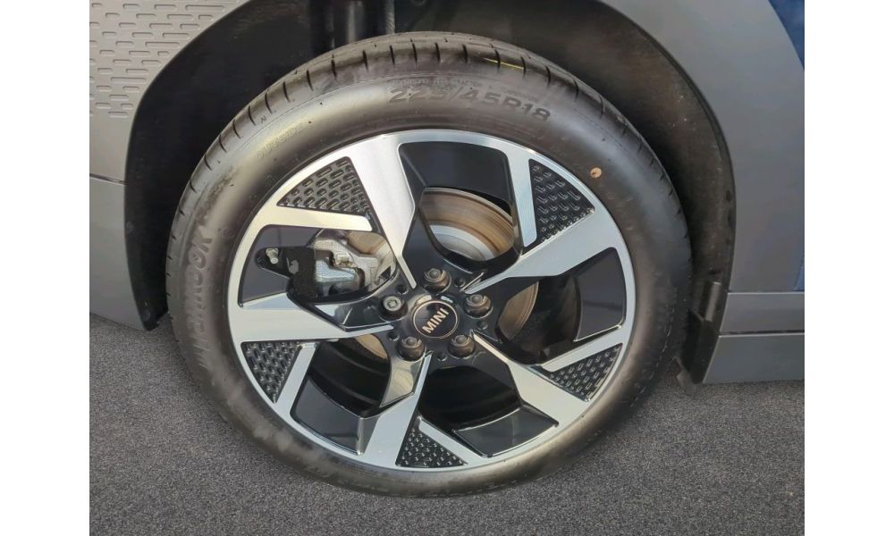 902647